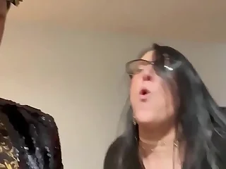 McHenry Cruiser Peeing Wide a woman&rsquo;s mouth