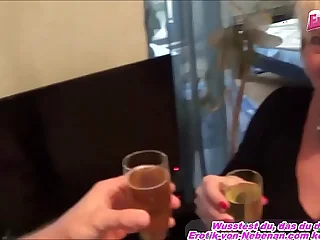 Deutsche Natursekt Piss Party mit geiler reifer Milf