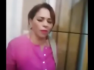 Se&ntilde;ora latina en tanga