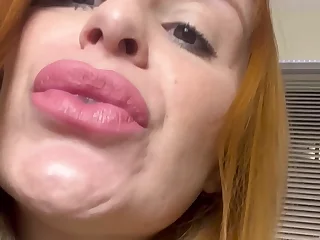 Maisa Pravo em Fumar&comma; Cuspir&comma; Humilha&ccedil;&atilde;o&comma; P&eacute;s JOI&comma; Legendado - Gratis