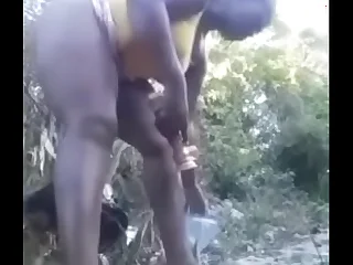 Negra madura con consolador